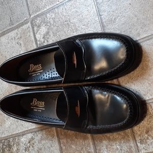 Black leather Bass Weejuns penny loafers, size 7.5, womens